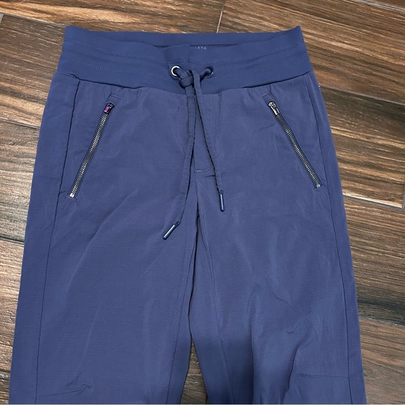 Athleta Trekkie North Jogger Size 0‎ Blue Purple Shade Zipper Pockets Drawstring - Picture 4 of 8